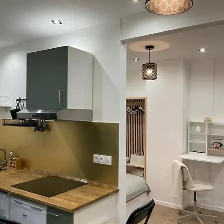 Studio Centre 13e 아파트